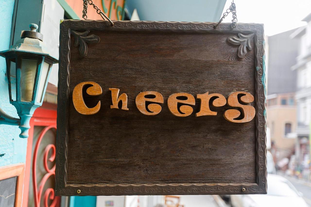 بيت شباب تشيرس فينتيدج اسطنبول المظهر الخارجي الصورة Cheers sign