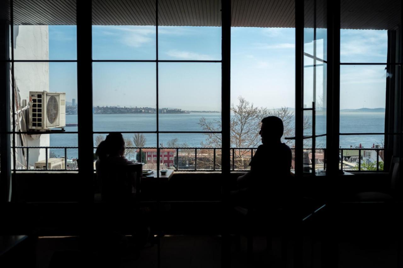 بيت شباب تشيرس فينتيدج اسطنبول المظهر الخارجي الصورة View from the library