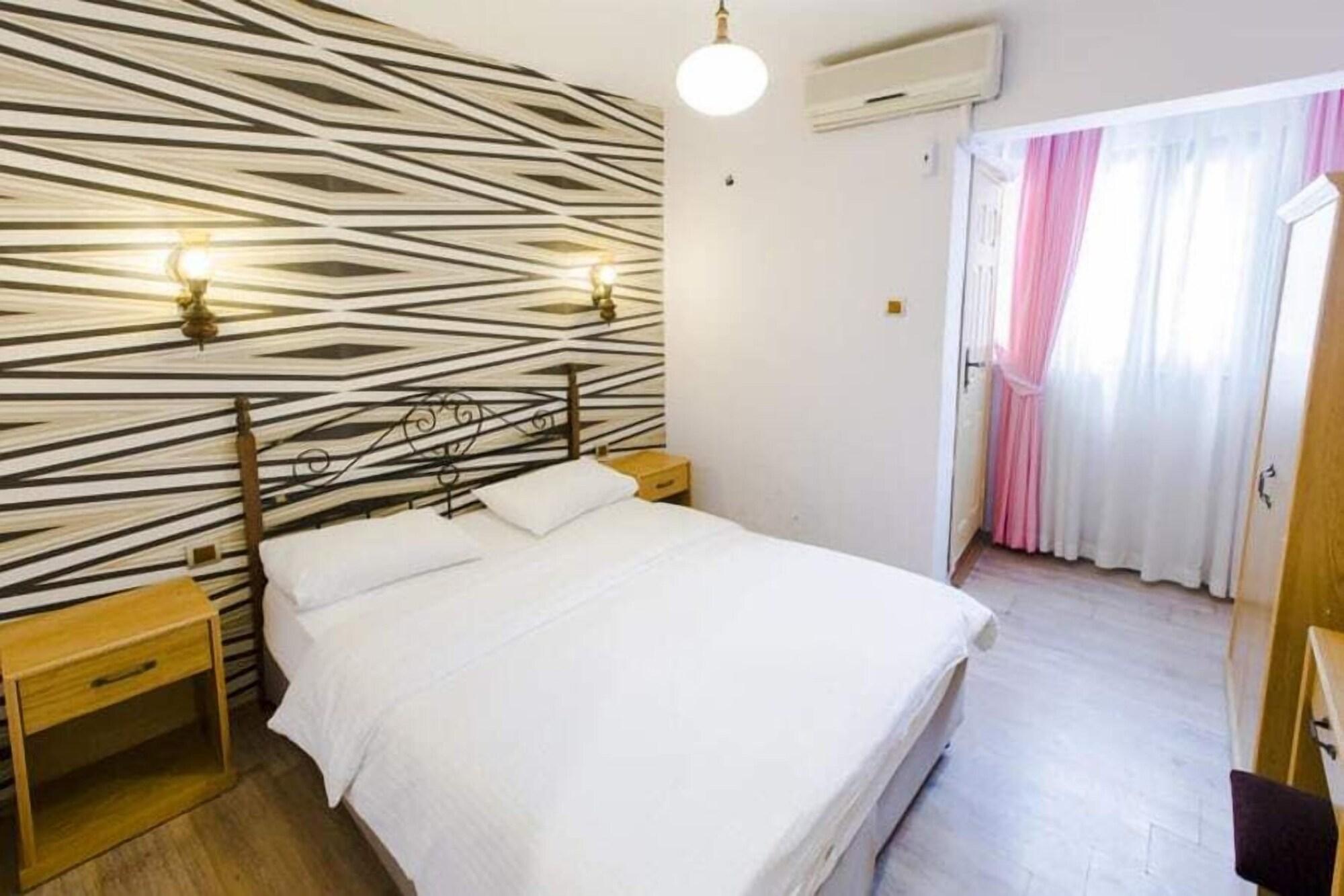 بيت شباب تشيرس فينتيدج اسطنبول المظهر الخارجي الصورة A bedroom in a hotel