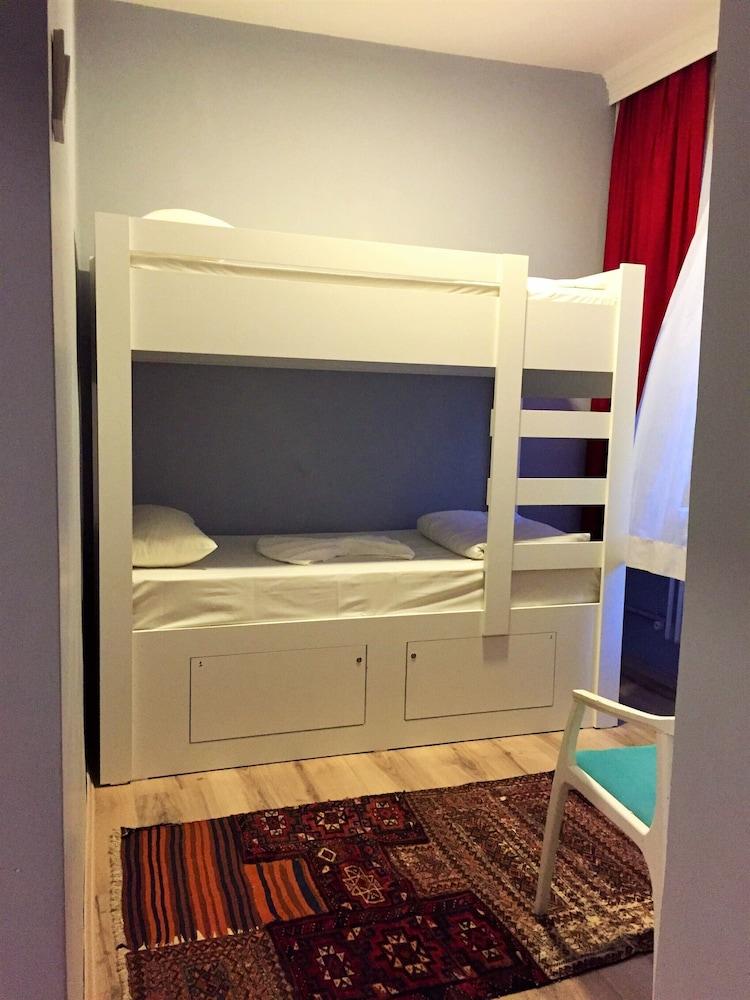 بيت شباب تشيرس فينتيدج اسطنبول المظهر الخارجي الصورة A bunk bed