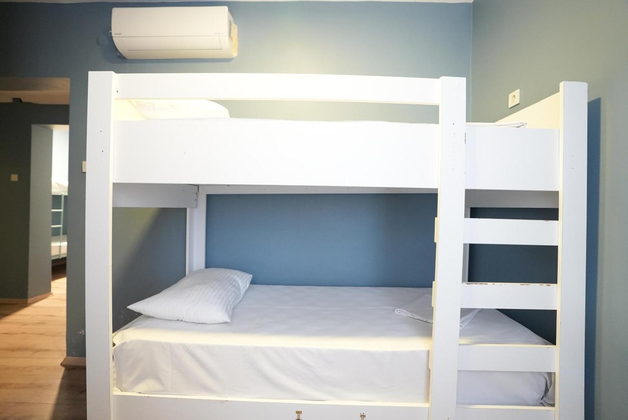 بيت شباب تشيرس فينتيدج اسطنبول المظهر الخارجي الصورة A bunk bed