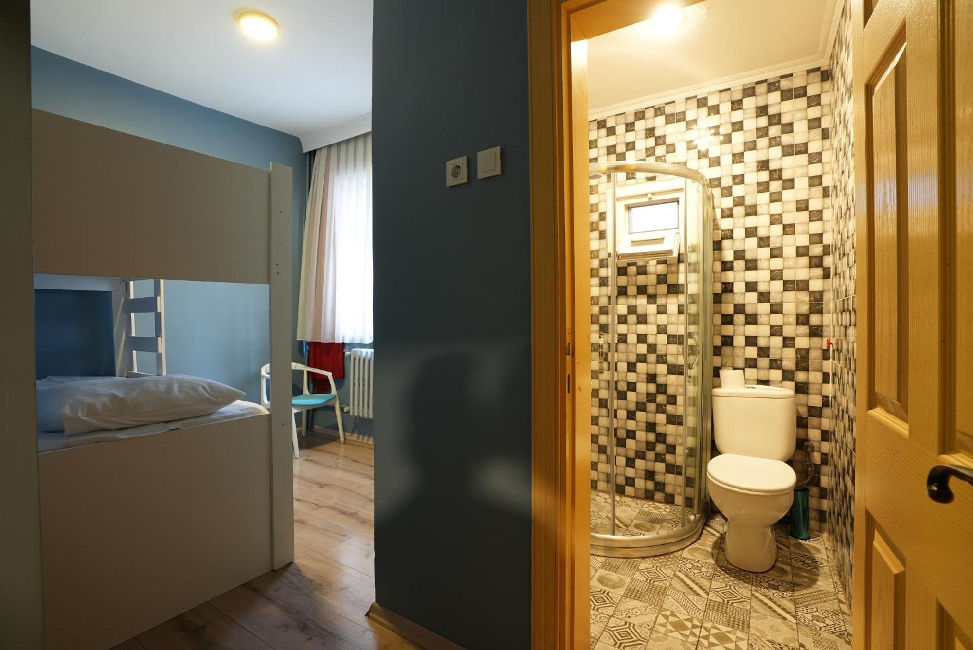 بيت شباب تشيرس فينتيدج اسطنبول المظهر الخارجي الصورة A room at the hotel