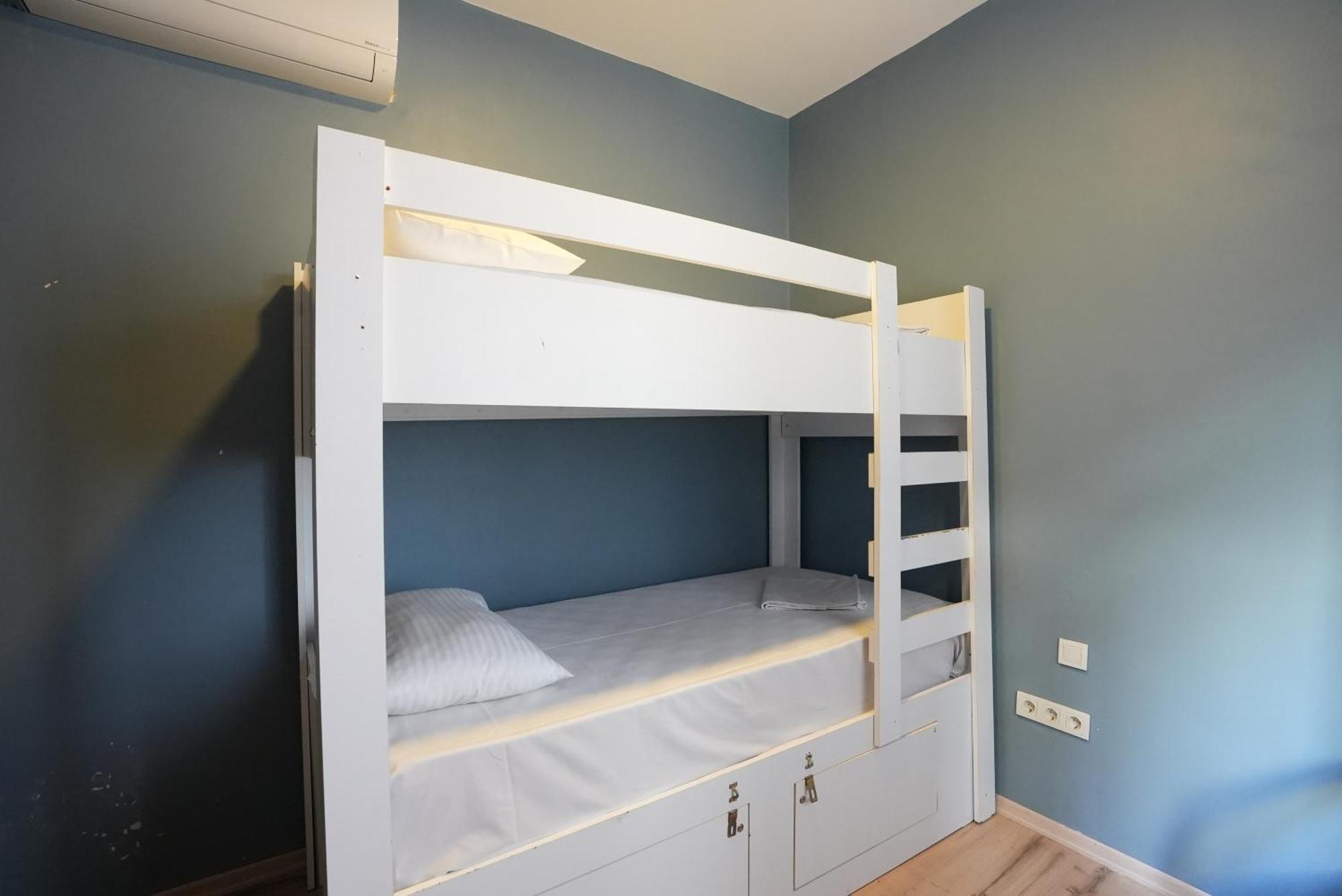 بيت شباب تشيرس فينتيدج اسطنبول المظهر الخارجي الصورة A bunk bed