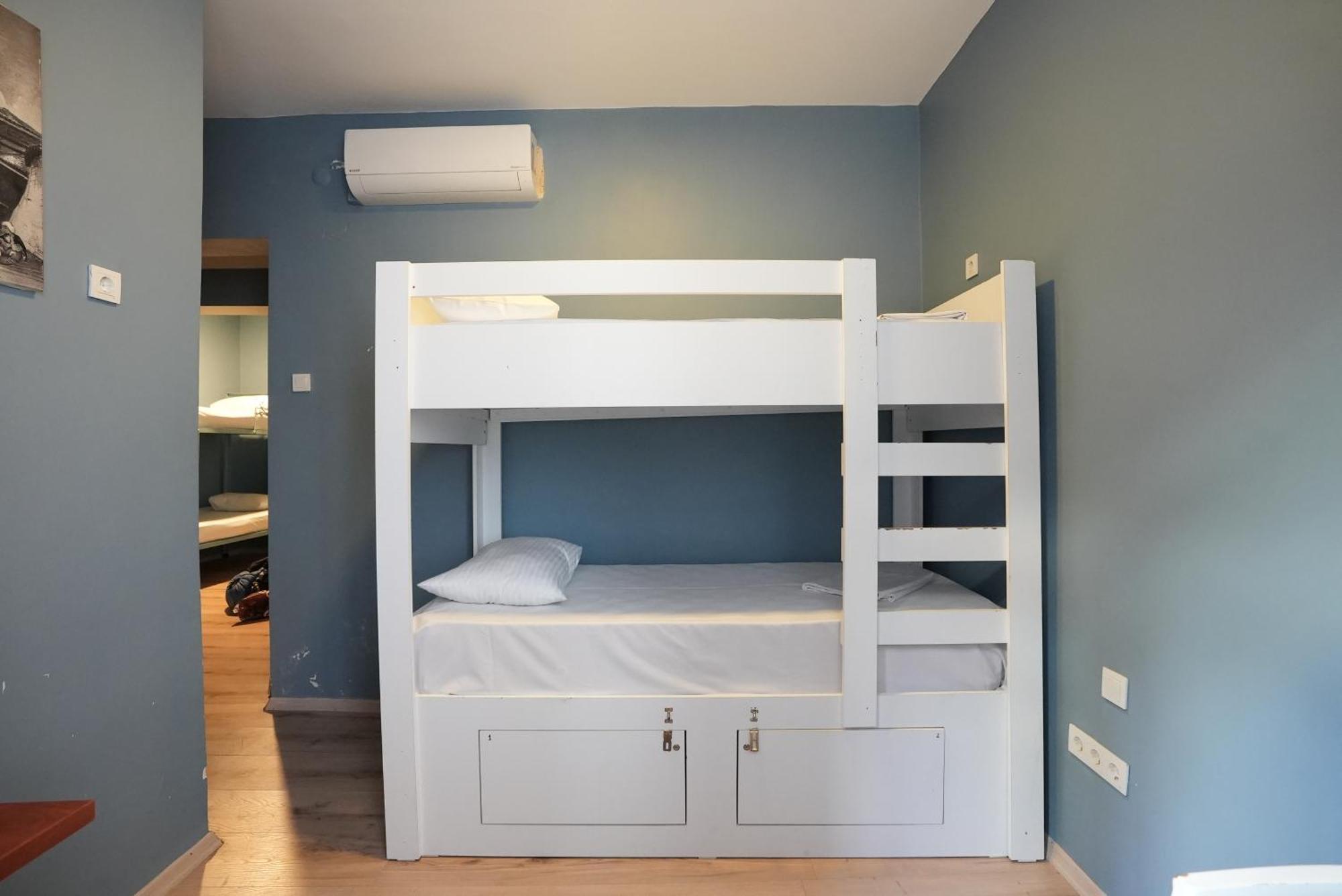 بيت شباب تشيرس فينتيدج اسطنبول المظهر الخارجي الصورة A bunk bed