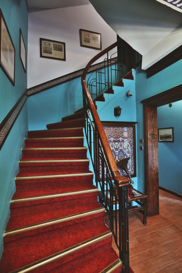 بيت شباب تشيرس فينتيدج اسطنبول المظهر الخارجي الصورة Staircase
