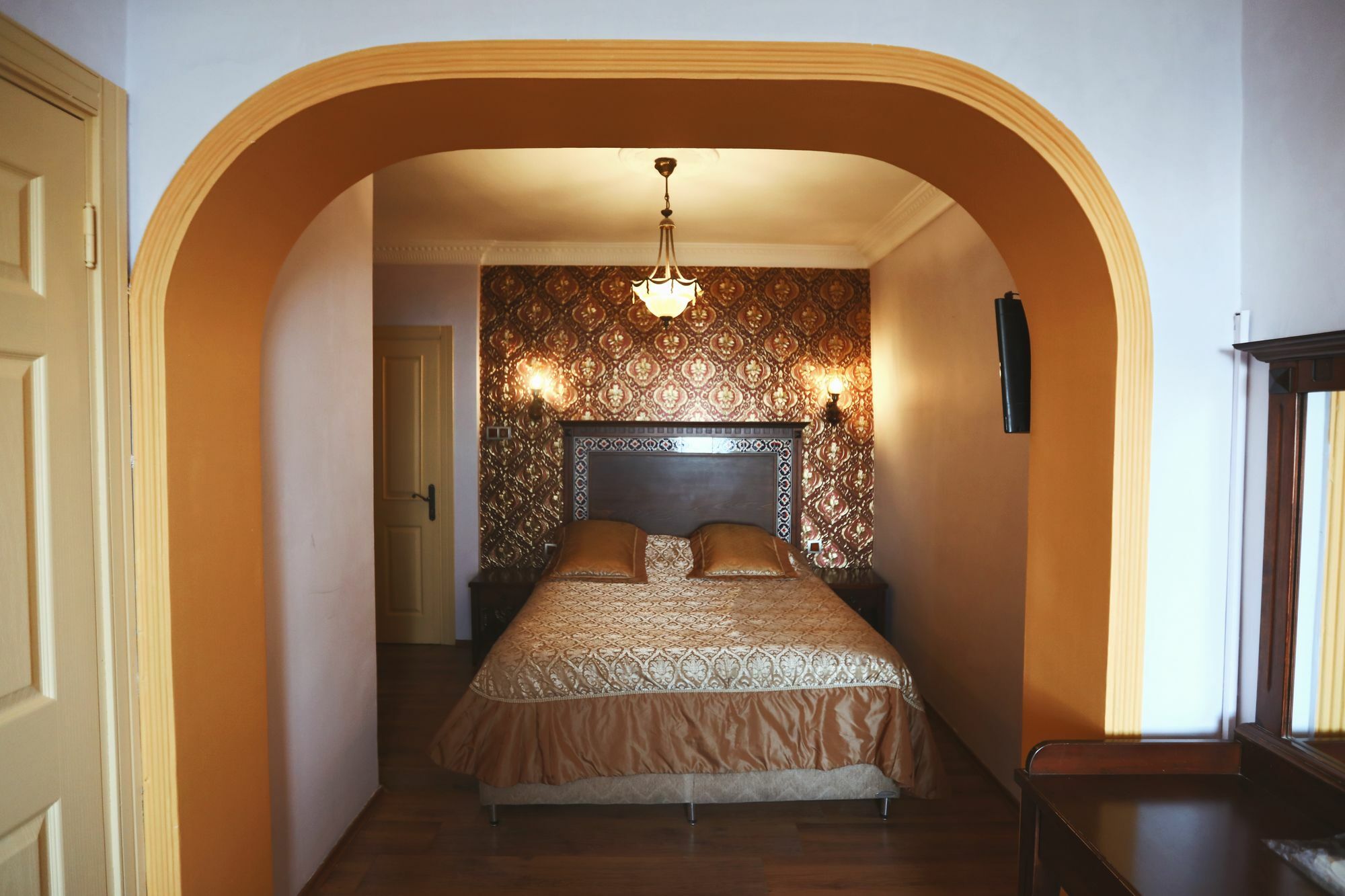 بيت شباب تشيرس فينتيدج اسطنبول المظهر الخارجي الصورة A bedroom in the hotel