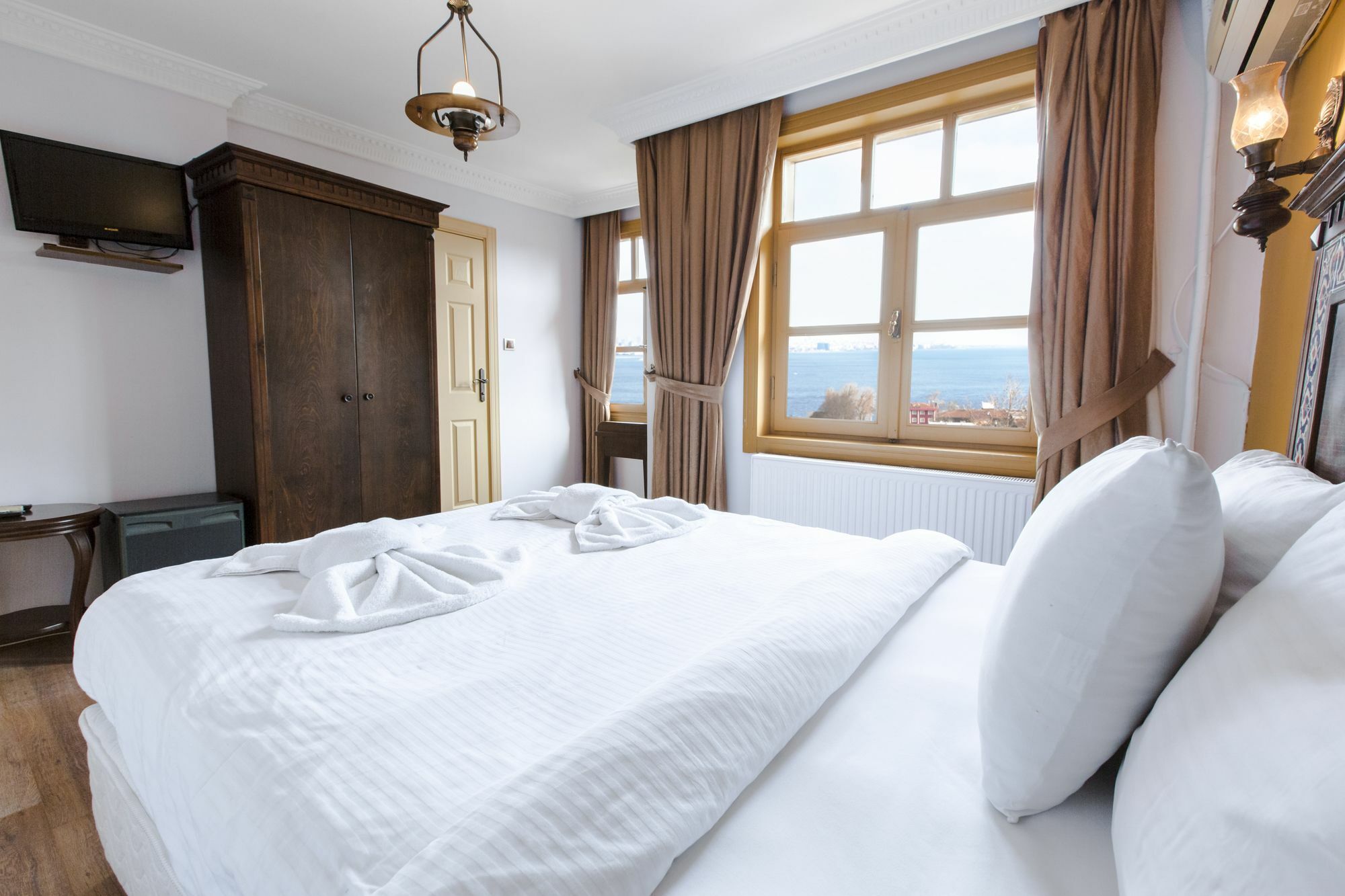 بيت شباب تشيرس فينتيدج اسطنبول المظهر الخارجي الصورة A bedroom in a hotel