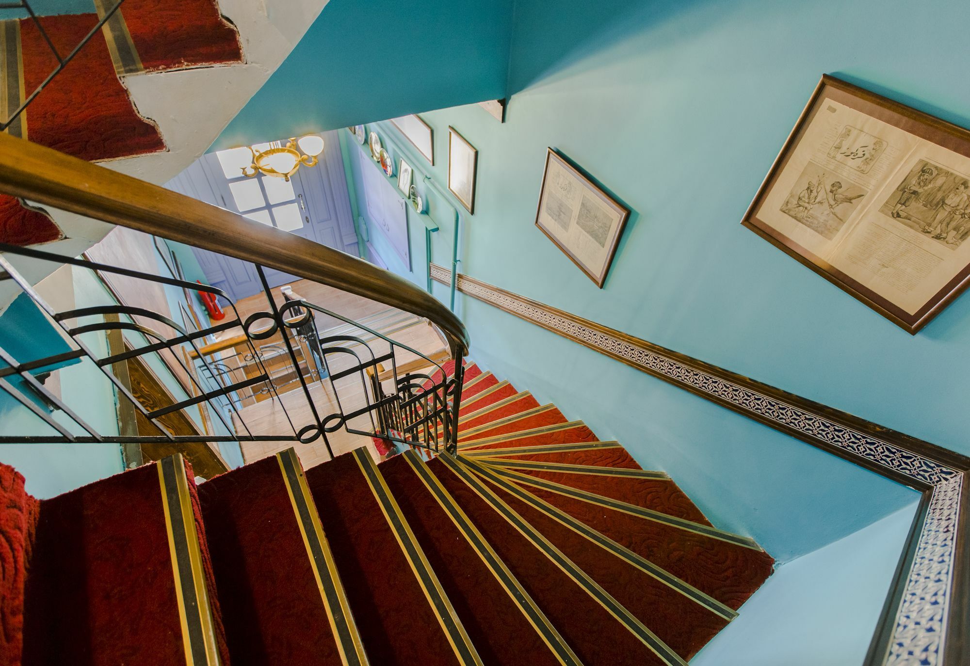 بيت شباب تشيرس فينتيدج اسطنبول المظهر الخارجي الصورة Staircase