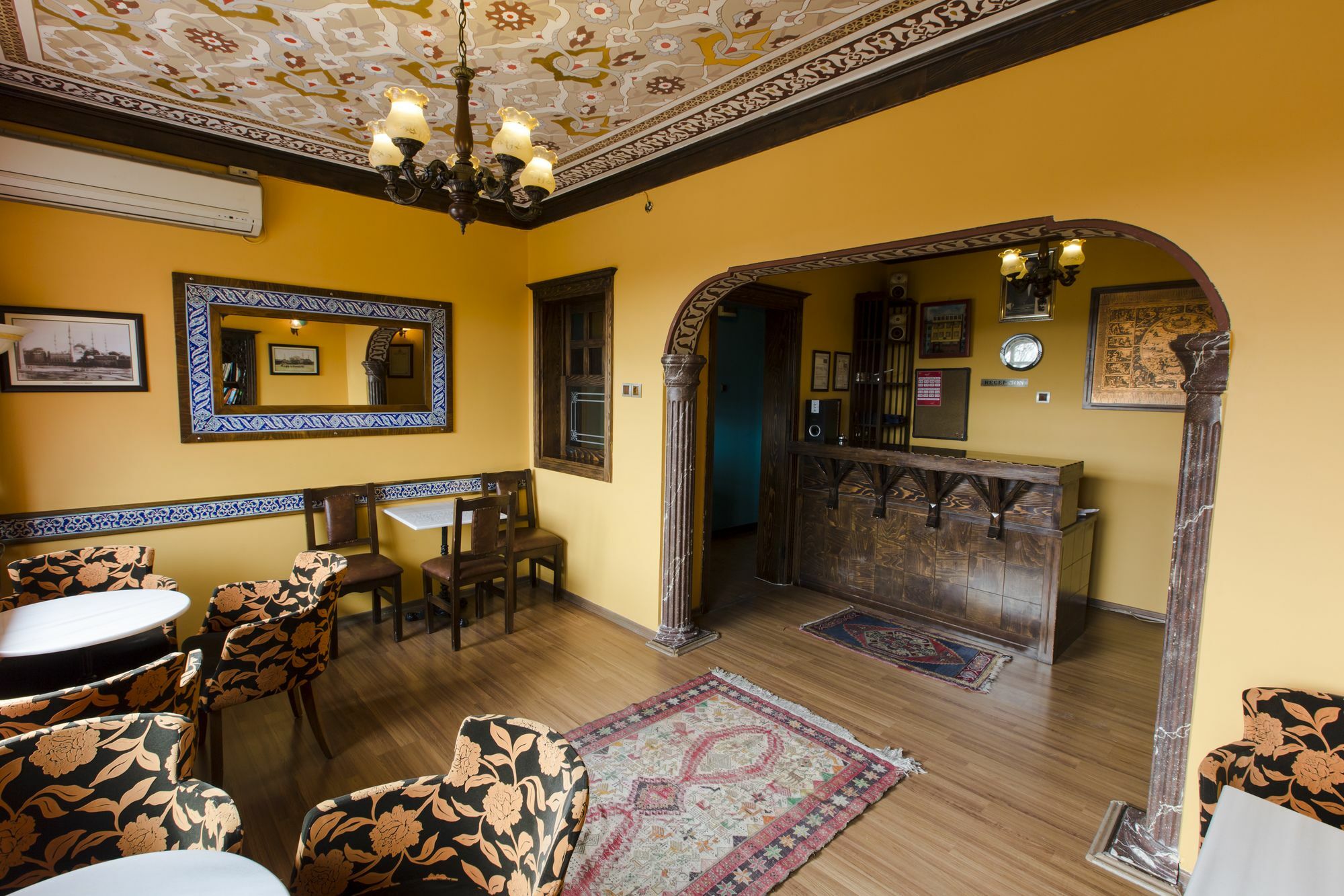 بيت شباب تشيرس فينتيدج اسطنبول المظهر الخارجي الصورة Interior of the restaurant